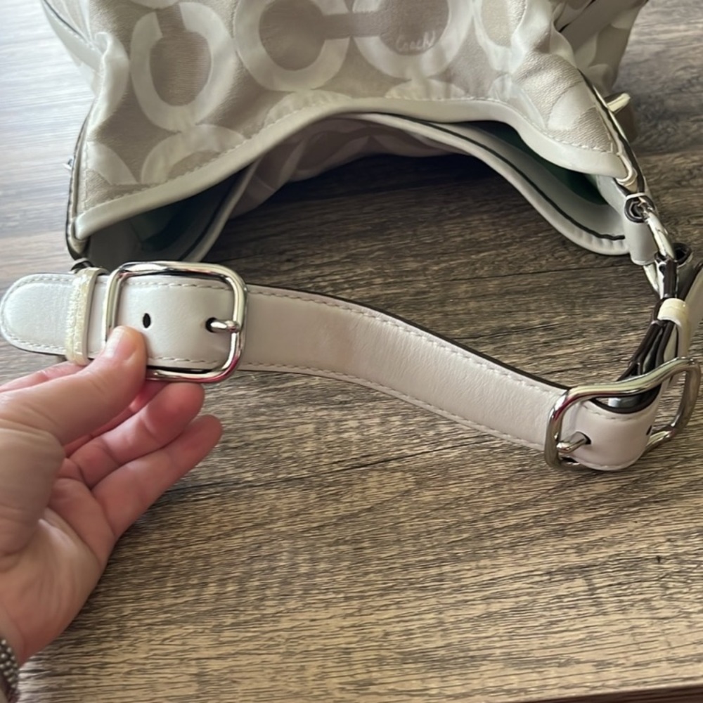 COACH Vintage Cream White Peyton Shoulder Bag Uncommon Light Green Lining - Picture 4 of 9